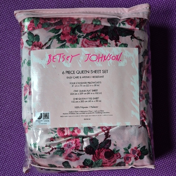 Betsey Johnson Cream and Pink Floral Queen Bed Sheet Set - Picture 2 of 3